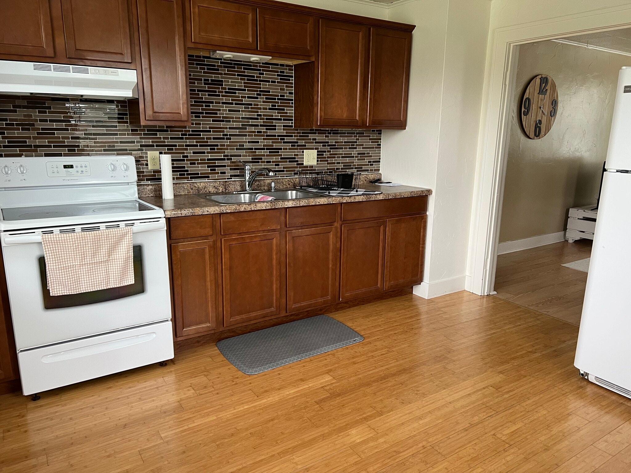 Building Photo - 401 Hemlock St