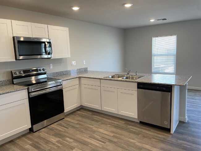 Building Photo - "Spacious 4-Bed Oasis in Coolidge, AZ – 18...
