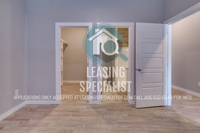 Building Photo - AMAZING NORMAN HOME AVAILABLE TO PRE-LEASE...