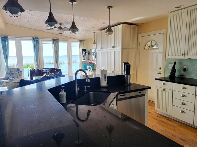 Building Photo - 8034 Riverview Rd