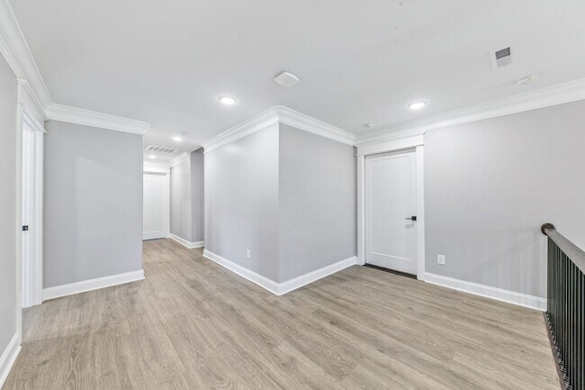 Building Photo - 601 Joyce Ave