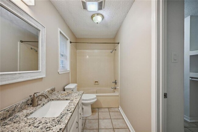 Building Photo - 508 Tanglewood Dr