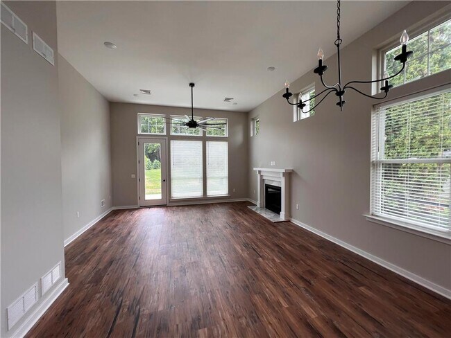 Building Photo - 5064 E Valley Rd