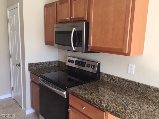 Building Photo - 1208 SW 35th Terrace