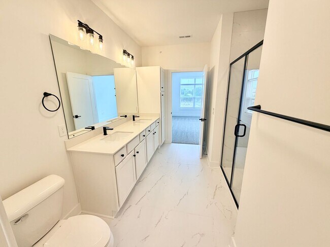 Building Photo - Beautiful NEW 2-Bed, 2- Bath Apartment in Rock Hill!