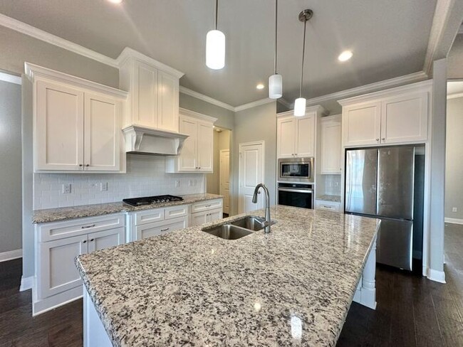 Building Photo - Tour Today! Stunning 3 Bed 2 Bath in South...