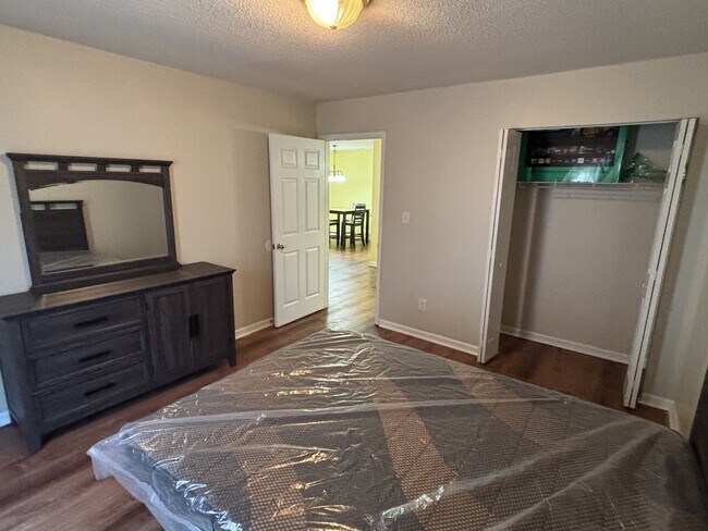 Building Photo - 1065 Park Meadow Dr