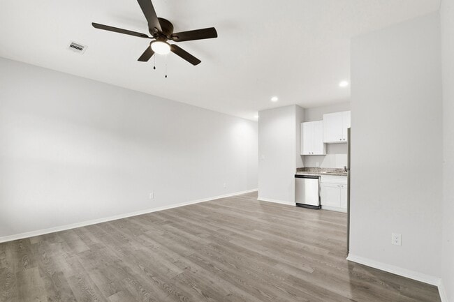 Building Photo - 2521 Maple St