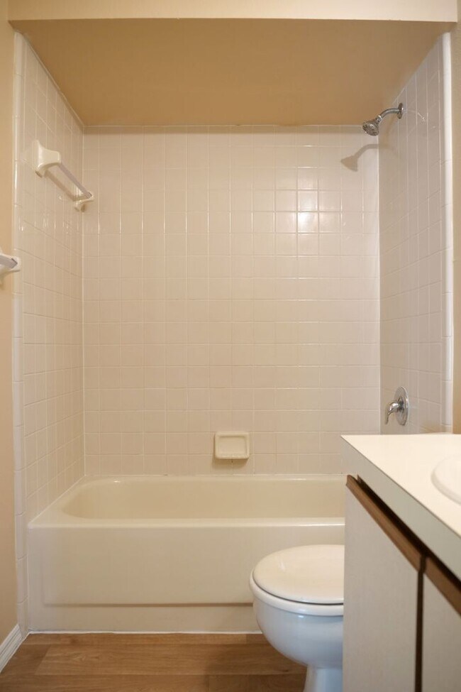 Building Photo - 1 story 3/2 in Meadow Woods with full sized washer and dryer included