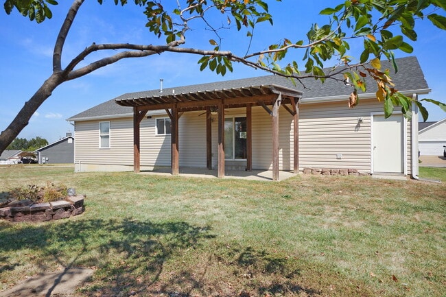 Building Photo - 128 Brookshire Creek Dr