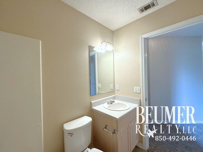 Building Photo - 3bd/2ba Home in Prime Location: Near Base, Close to Beaches!