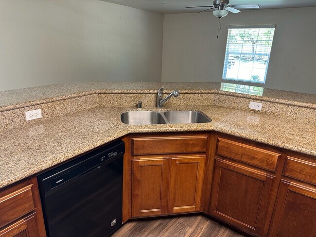 Building Photo - 2011 Bella Oaks Dr