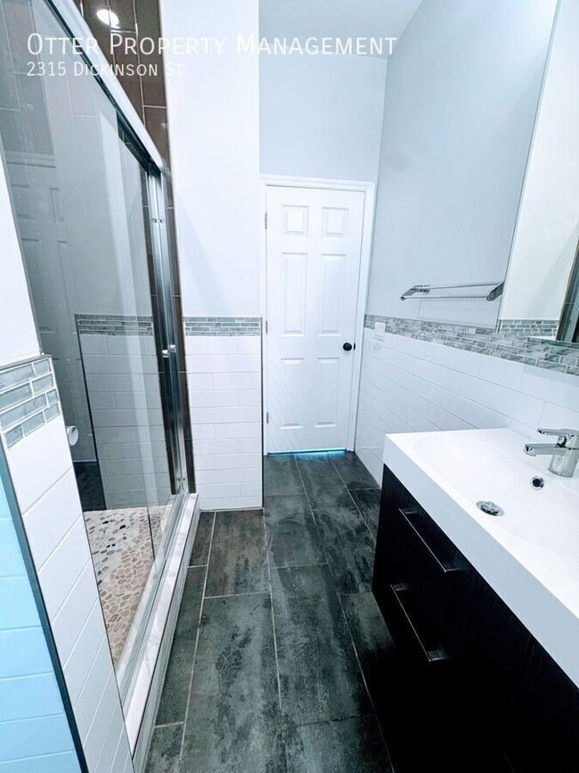 Building Photo - 2315 Dickinson St