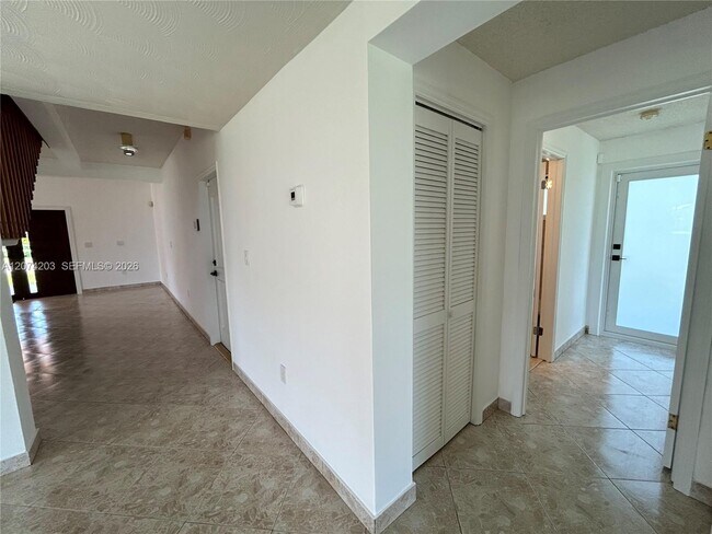 Building Photo - 6611 SW 99th Ave