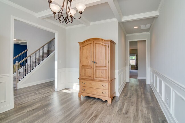 Building Photo - Available NOW MUST  see in McCoy's Creek