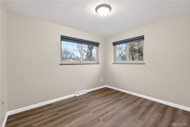 Building Photo - 275 Parker Dr