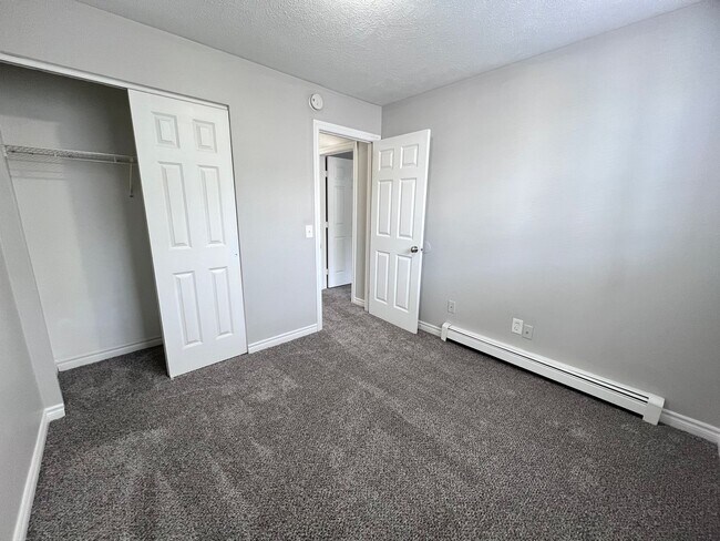 Building Photo - Two Bedroom Apartment - Lower Level with L...