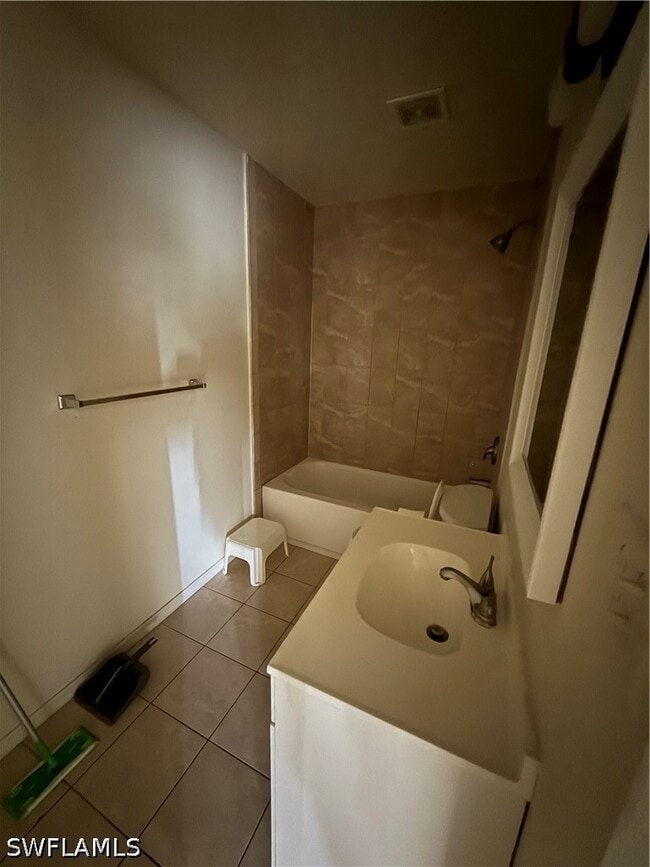 Building Photo - 10632 Woods Cir