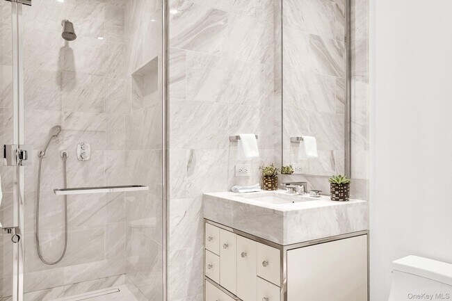 Building Photo - 138 E 50th St