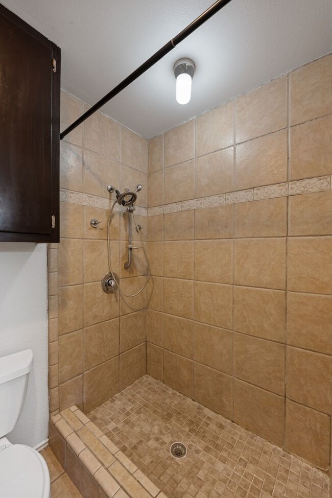 Building Photo - Cute & Convenient Home in Mission!