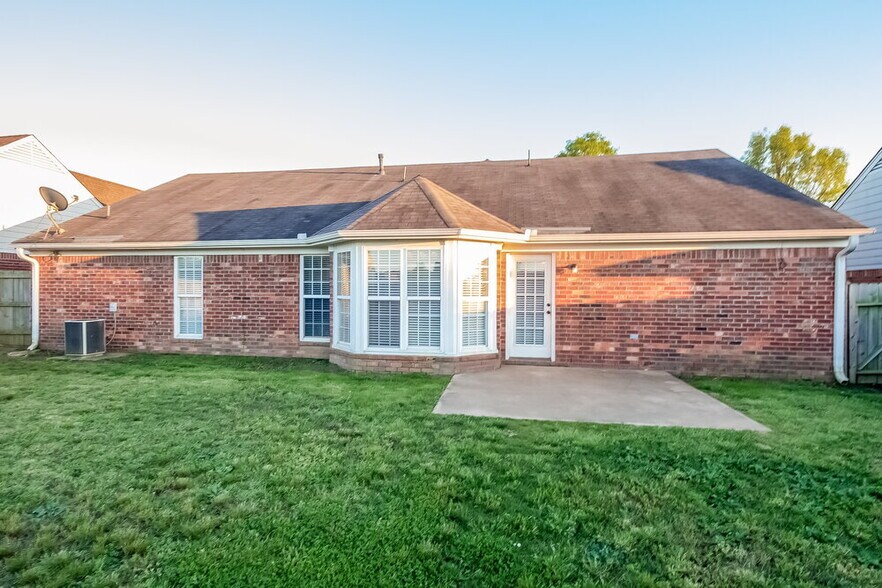 Building Photo - 1708 Cherry Creek Dr