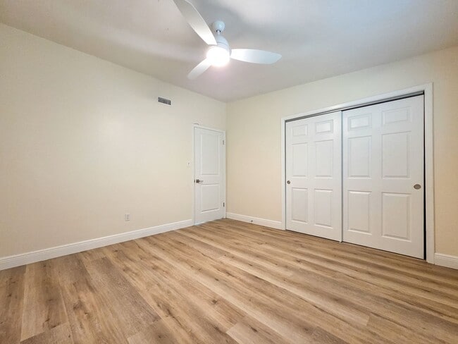 Building Photo - Beautifully Renovated 3/2 in Madison Park