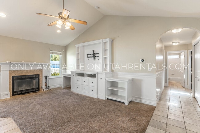 Building Photo - 1595 S 50 W