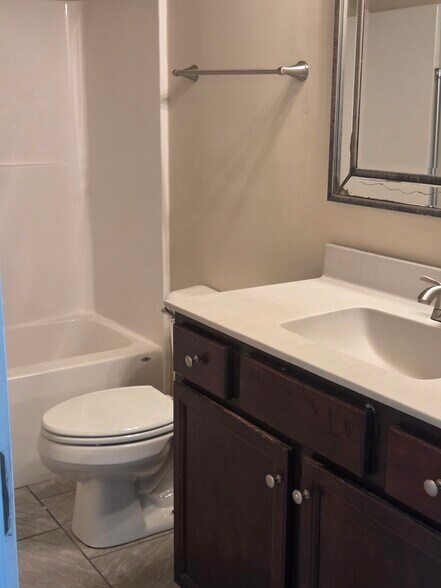Upstairs Bathroom - 500 Hillshade Ct