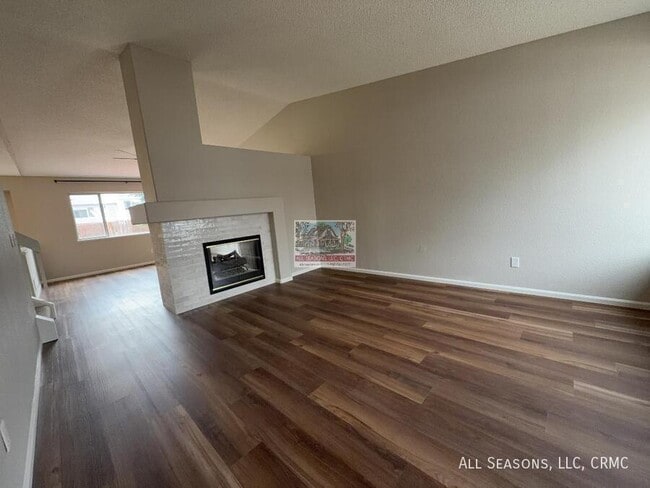 Building Photo - 5921 Fossil Dr