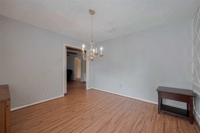 Building Photo - 9403 Vickijohn Dr