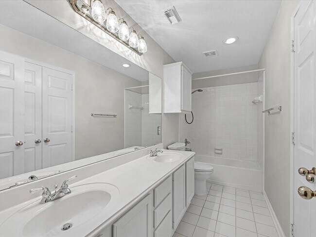 Building Photo - 13410 Spyglen Ct