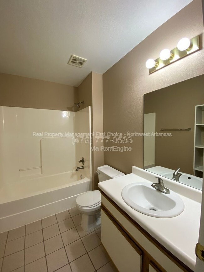 Building Photo - 1244 N Iron Horse Dr