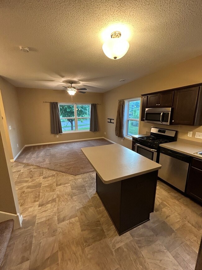 Building Photo - 1010 Van White Memorial Blvd