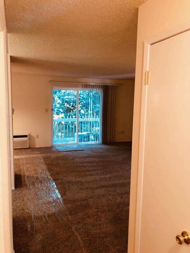 Building Photo - Mission East Apts 2 br/1 bath ground floor...