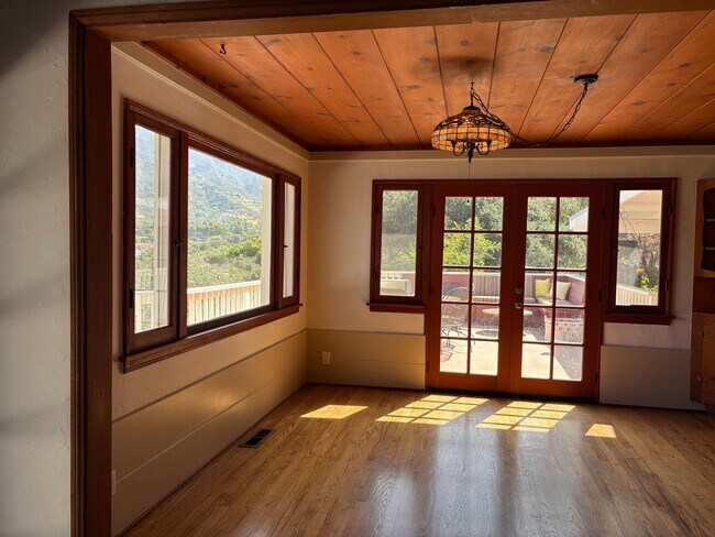 Building Photo - Views! Enchanting 2+1 Artists Retreat Nestled in Tujunga Hillsides
