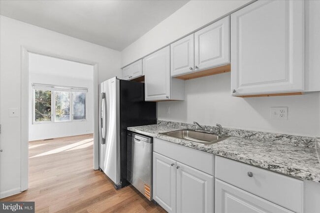 Building Photo - 6911 Cipriano Woods Ct