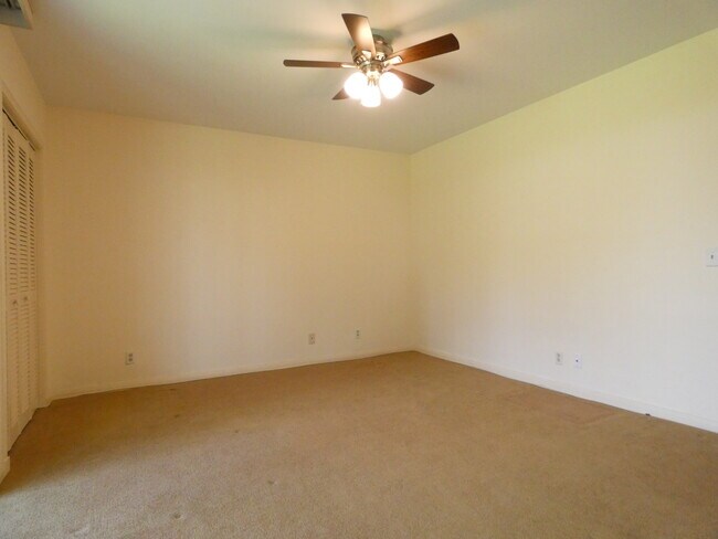 Building Photo - 3 SE Turtle Creek Dr