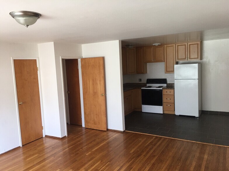 Building Photo - 1730 Stuart St