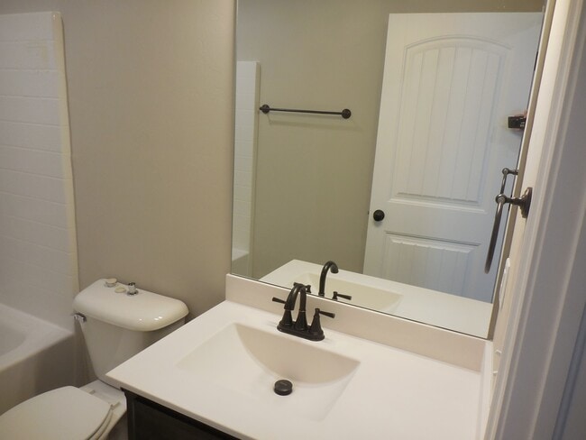 Building Photo - 118 NE 23rd St