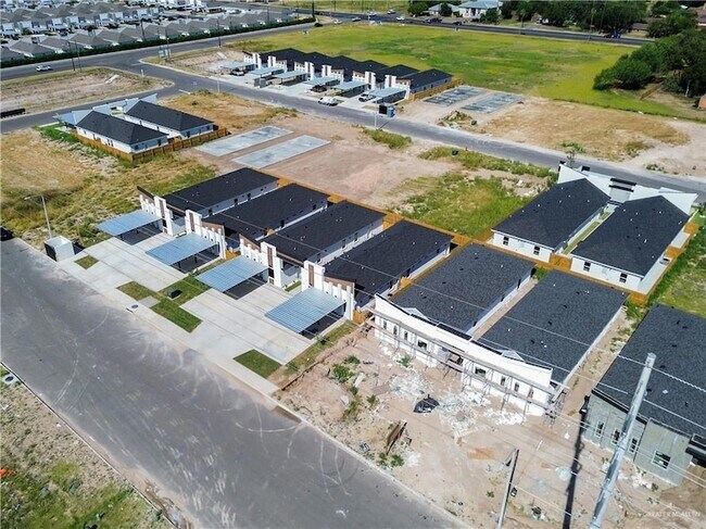 Building Photo - 608 N Onyx Ave