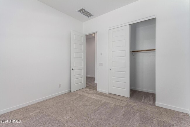 Building Photo - 3830 E Rainbow Dr