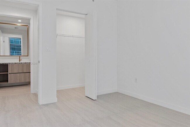 Building Photo - 77 SE 5th St