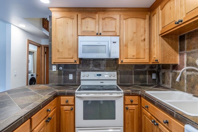 Building Photo - Old Town GEM Just 1 Block from PCMR!