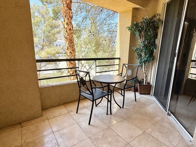 Building Photo - Meridian FURNISHED 2 BDR /2 BATH Luxury Co...