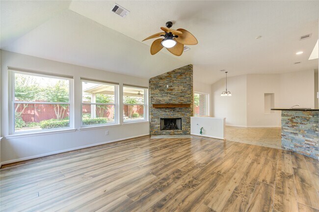 Building Photo - 15831 Laurel Cove