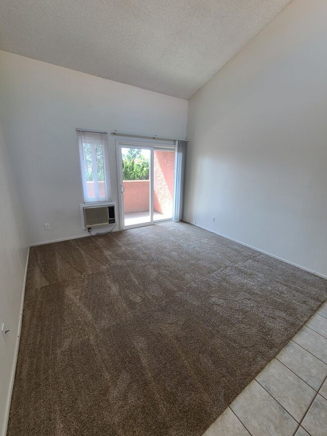 Building Photo - Beautiful 2BD/1BA – Natural Light - Mission Trails/San Carlos Area - Comfortable and Quiet
