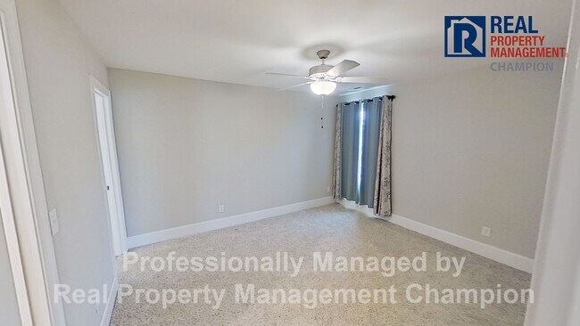 Building Photo - Spacious 4 BD Executive Home Loaded with U...