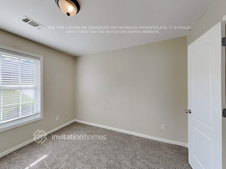 Building Photo - 4730 Camelot Dr