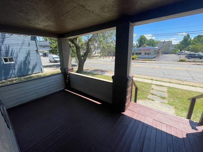 Building Photo - 4 bedroom home ready now!