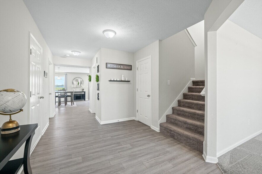 Building Photo - 4007 Woodview Dr